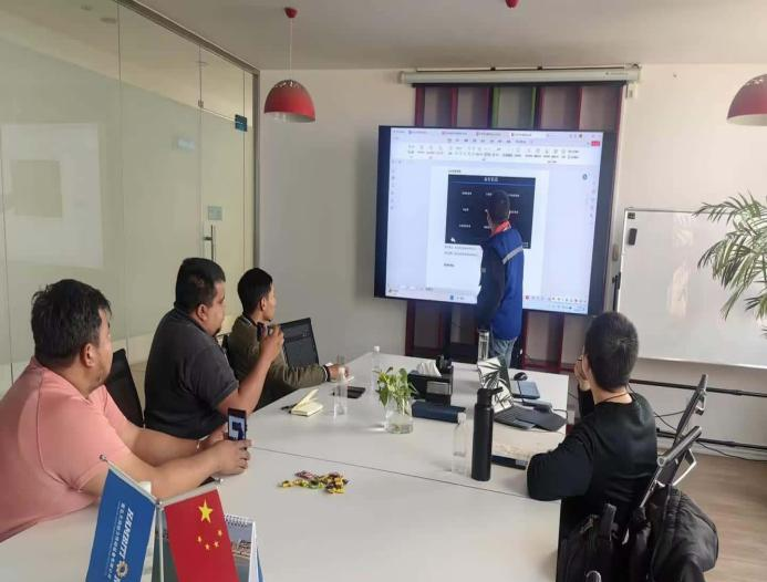 التمكين الفني | تم بنجاح إكمال التدريب المتخصص للمهندسين الأجانب على معدات التعدين